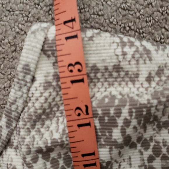 Beach Riot made in USA bikini top? reptile print - Picture 2 of 5